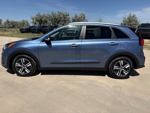 Used 2022 Kia Niro EX Premium FWD image 2