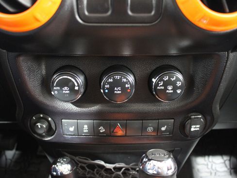 Used 2015 Jeep Wrangler Rubicon AWD/4WD image 15