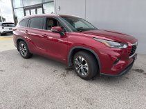 Used 2021 Toyota Highlander XLE AWD/4WD image 1