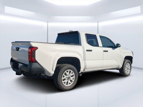 Used 2025 Toyota Tacoma SR image 3