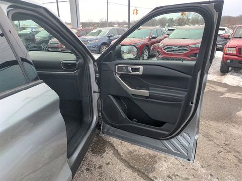 Certified 2022 Ford Explorer XLT w/ Equipment Group 202A image 19