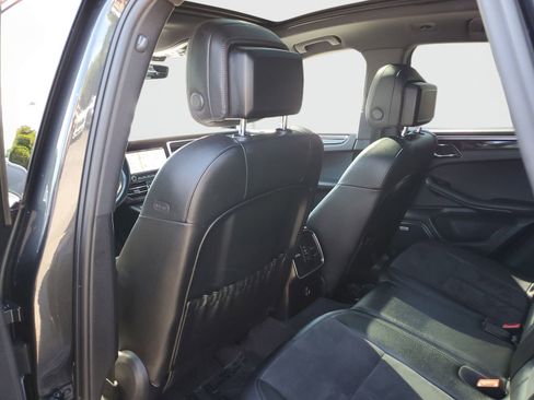 Used 2021 Porsche Macan image 14