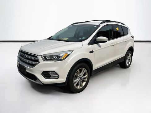 Used 2017 Ford Escape SE w/ SE Leather Comfort Package AWD/4WD image 3