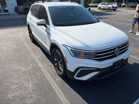Used 2024 Volkswagen Tiguan SE AWD/4WD image 9