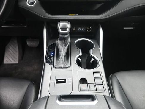 Used 2024 Toyota Highlander XLE image 13