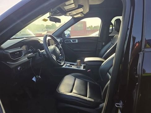 Used 2020 Ford Explorer XLT w/ Equipment Group 202A AWD/4WD image 3