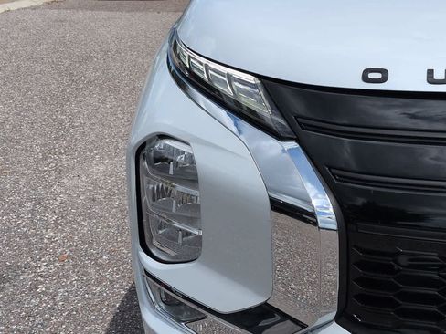 Used 2026 Mitsubishi Outlander SE FWD image 10
