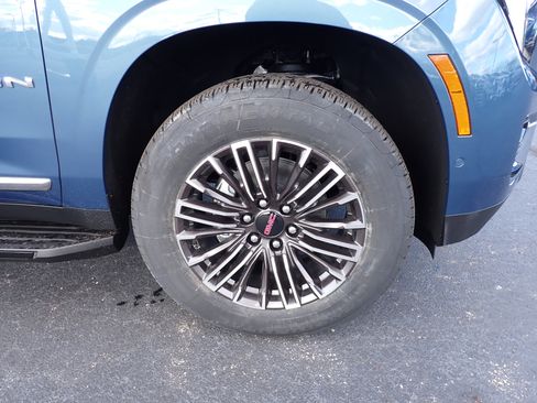 New 2026 GMC Yukon Elevation image 12