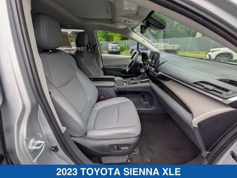 Used 2023 Toyota Sienna XLE image 40