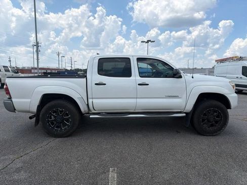 Used 2014 Toyota Tacoma PreRunner w/ SR5 Package RWD image 2