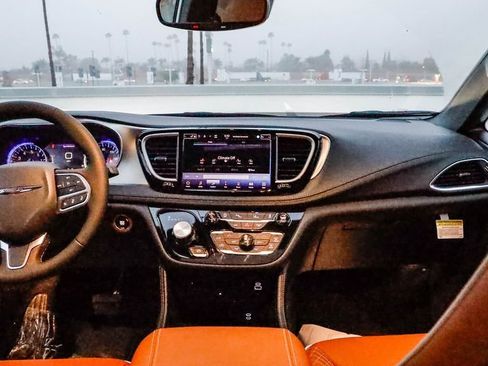 New 2026 Chrysler Pacifica Pinnacle w/ Trailer Tow Group image 15