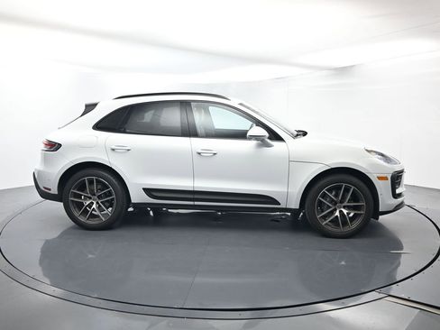 Certified 2023 Porsche Macan AWD/4WD image 16