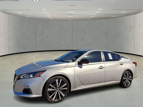 Used 2022 Nissan Altima 2.5 SR image 1