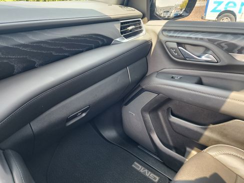 Used 2023 GMC Yukon Denali AWD/4WD image 39