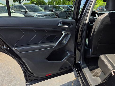 Certified 2023 Volkswagen Tiguan SE w/ Panoramic Sunroof Package FWD image 42
