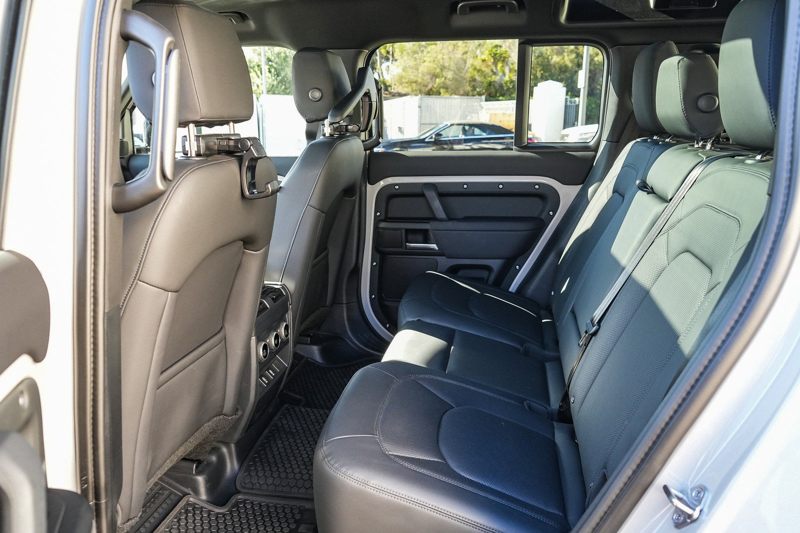 Certified 2026 Land Rover Defender 110 S AWD/4WD image 19