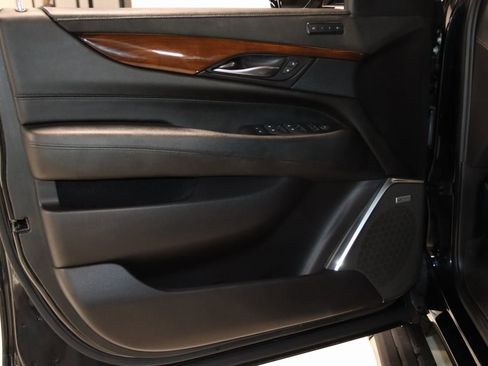 Used 2020 Cadillac Escalade ESV Premium Luxury image 31