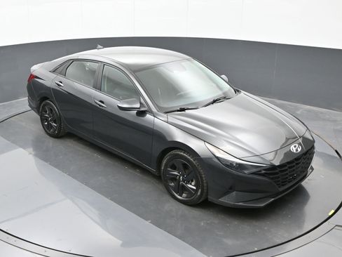 Used 2023 Hyundai Elantra SEL image 30