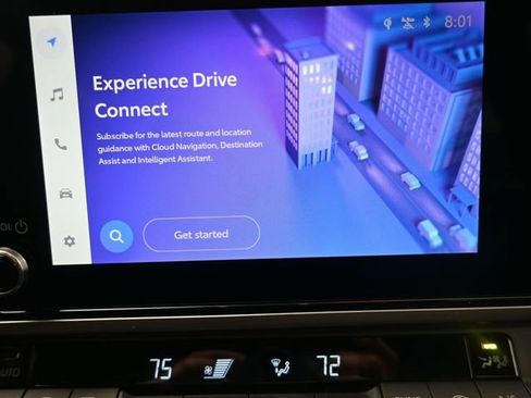 Used 2025 Toyota Camry SE image 6