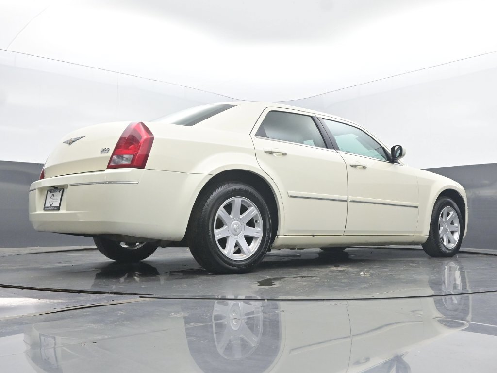 Used 2005 Chrysler 300 Touring w/ Sound Group RWD image 45