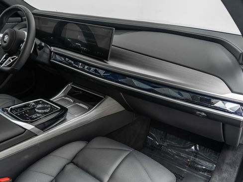 Used 2026 BMW 740i xDrive w/ Premium Package AWD/4WD image 14