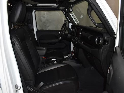 Used 2022 Jeep Wrangler Unlimited Sahara image 27