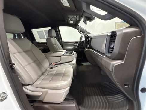 Used 2022 Chevrolet Silverado 1500 LT w/ Leather Package AWD/4WD image 17