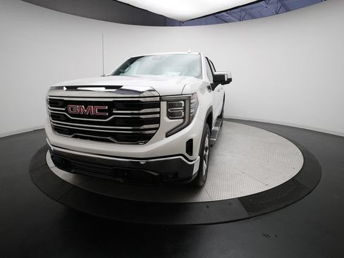 Used 2022 GMC Sierra 1500 SLT w/ SLT Convenience Package AWD/4WD image 12