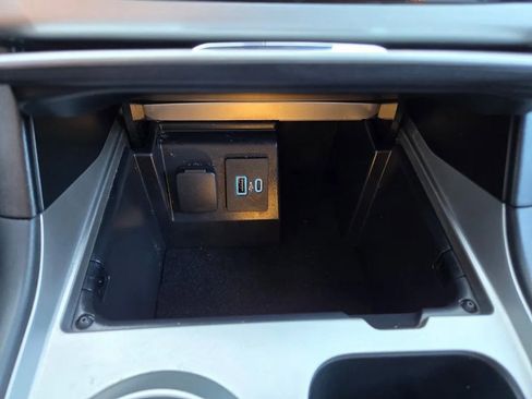 Used 2021 Ford Explorer XLT image 21