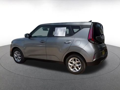 Used 2025 Kia Soul LX w/ LX Technology Package FWD image 11