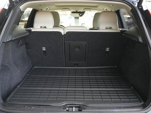 Used 2021 Volvo XC40 T5 Momentum w/ Premium Package image 77