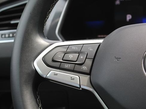 Used 2022 Volkswagen Tiguan SE AWD/4WD image 16