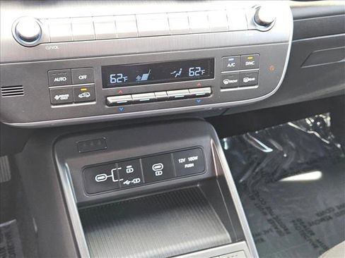 Certified 2024 Hyundai Kona SEL FWD image 19