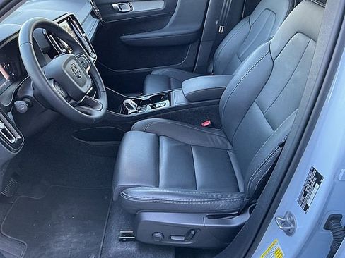 Certified 2025 Volvo XC40 B5 Plus image 15