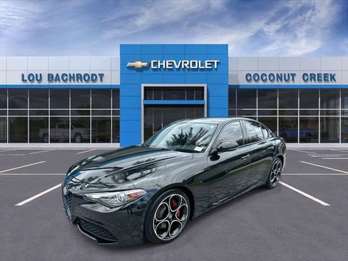 Used 2022 Alfa Romeo Giulia Veloce RWD image 4