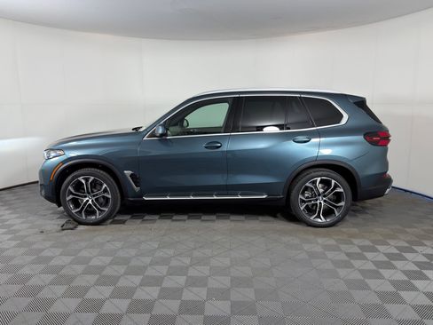 New 2026 BMW X5 sDrive40i image 2