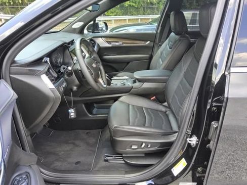 Used 2025 Cadillac XT6 Premium Luxury w/ Platinum Package AWD/4WD image 4