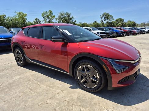 New 2025 Kia EV6 Light w/ Light LR Technology Package image 2