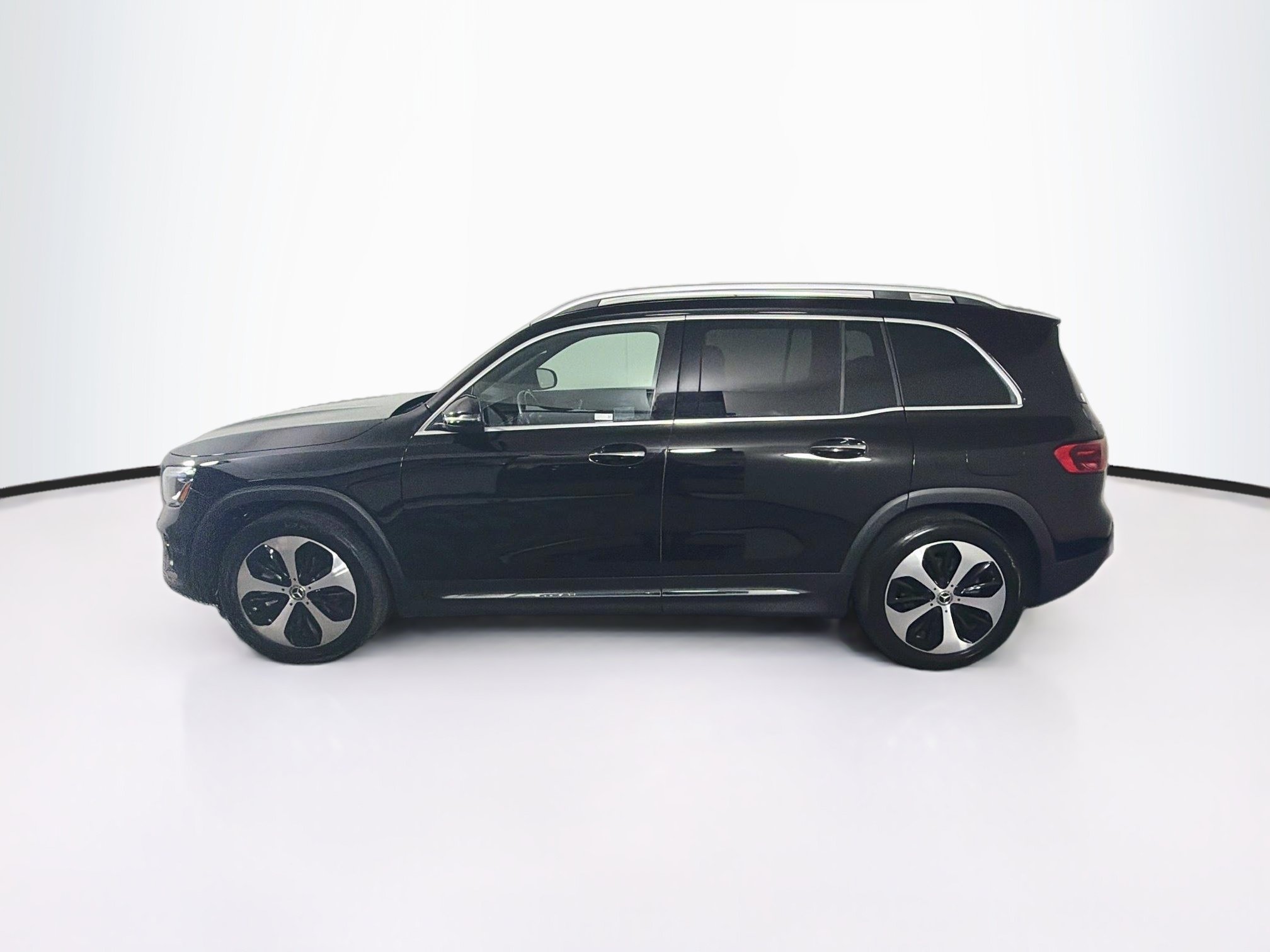 Used 2025 Mercedes-Benz GLB 250 image 4