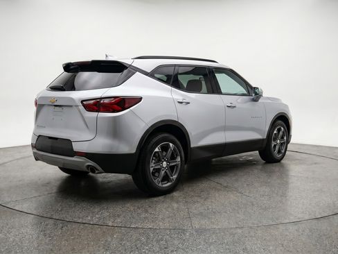 Used 2025 Chevrolet Blazer LT FWD image 9