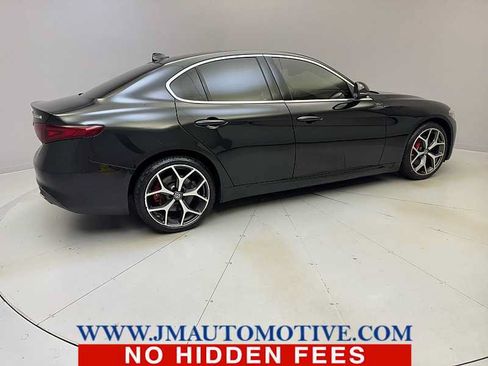 Used 2020 Alfa Romeo Giulia Ti w/ Active Blind Spot Package AWD/4WD image 5
