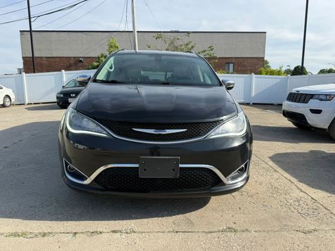 Used 2020 Chrysler Pacifica Limited FWD image 2