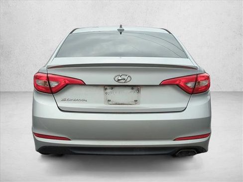 Used 2015 Hyundai Sonata SE image 2