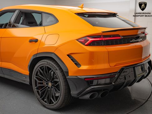 Used 2025 Lamborghini Urus SE image 15