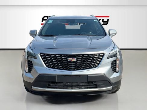 Used 2023 Cadillac XT4 Premium Luxury FWD image 2