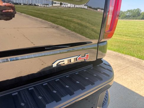 Used 2022 GMC Sierra 2500 AT4 AWD/4WD image 7