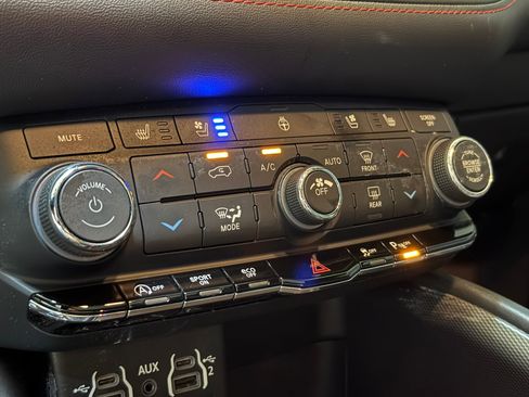 Used 2023 Dodge Durango GT image 17