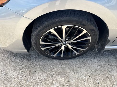 Used 2020 Toyota Camry SE w/ Convenience Package FWD image 6