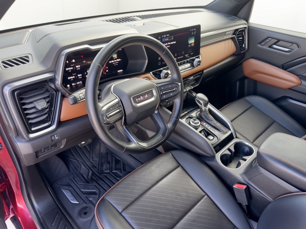 Used 2024 GMC Canyon AT4 w/ AT4 Premium Package AWD/4WD image 4