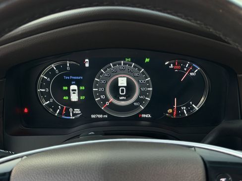 Used 2017 Cadillac Escalade Luxury RWD image 16